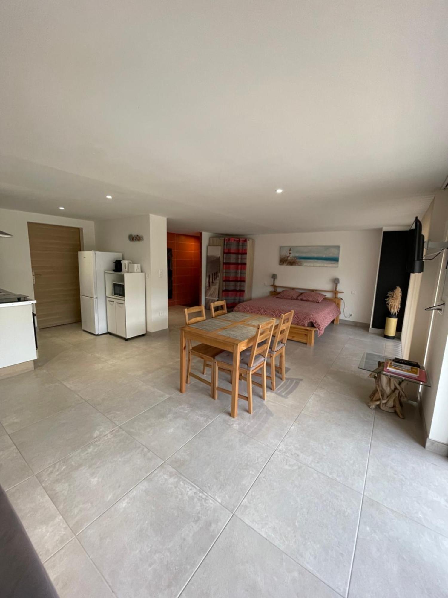 Studio 40M2 Avec Terrasse Le Mas De Lauriane Saintes-Maries-de-la-Mer Zewnętrze zdjęcie
